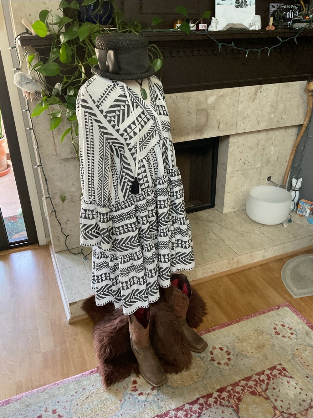 DECJUBA Black and White Long Sleeve Tiered Dress